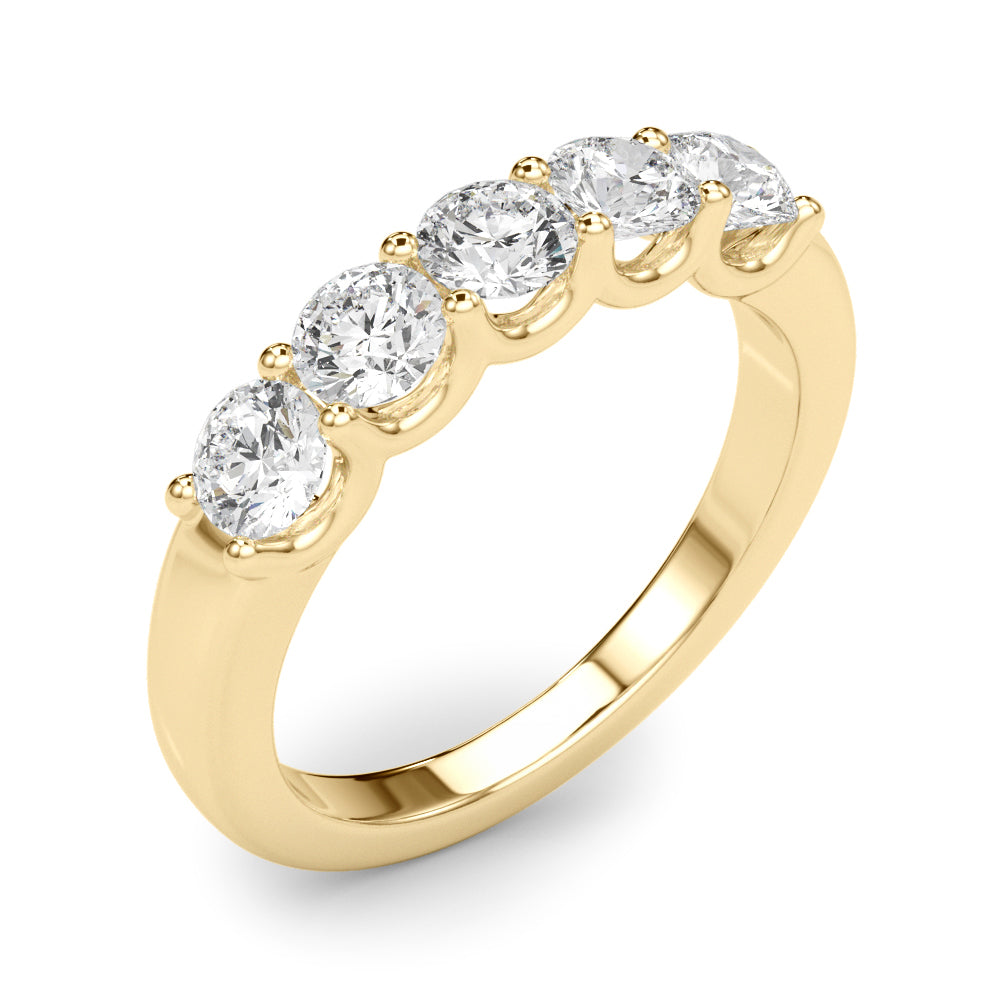 Close-up of U-shape shared prong setting in yellow gold