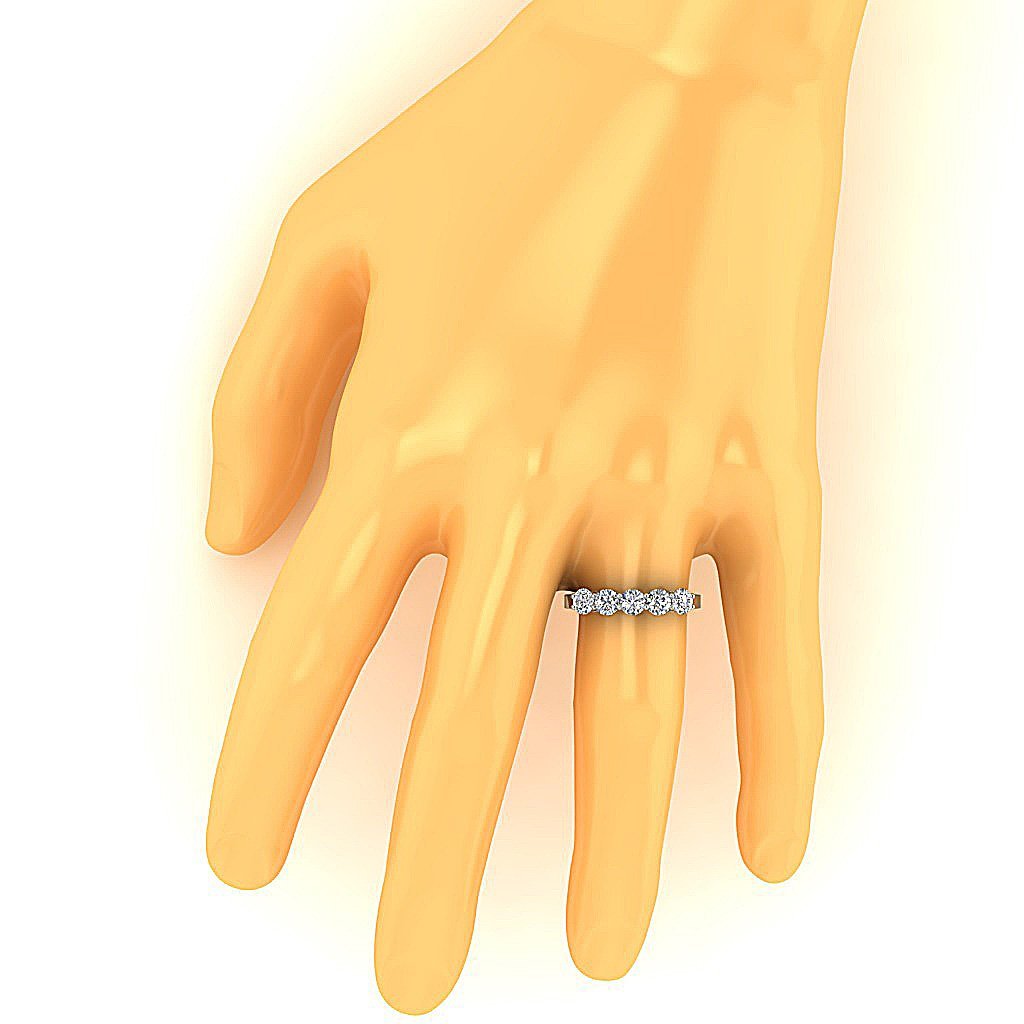 RoundDiamondWeddingRingonFinger